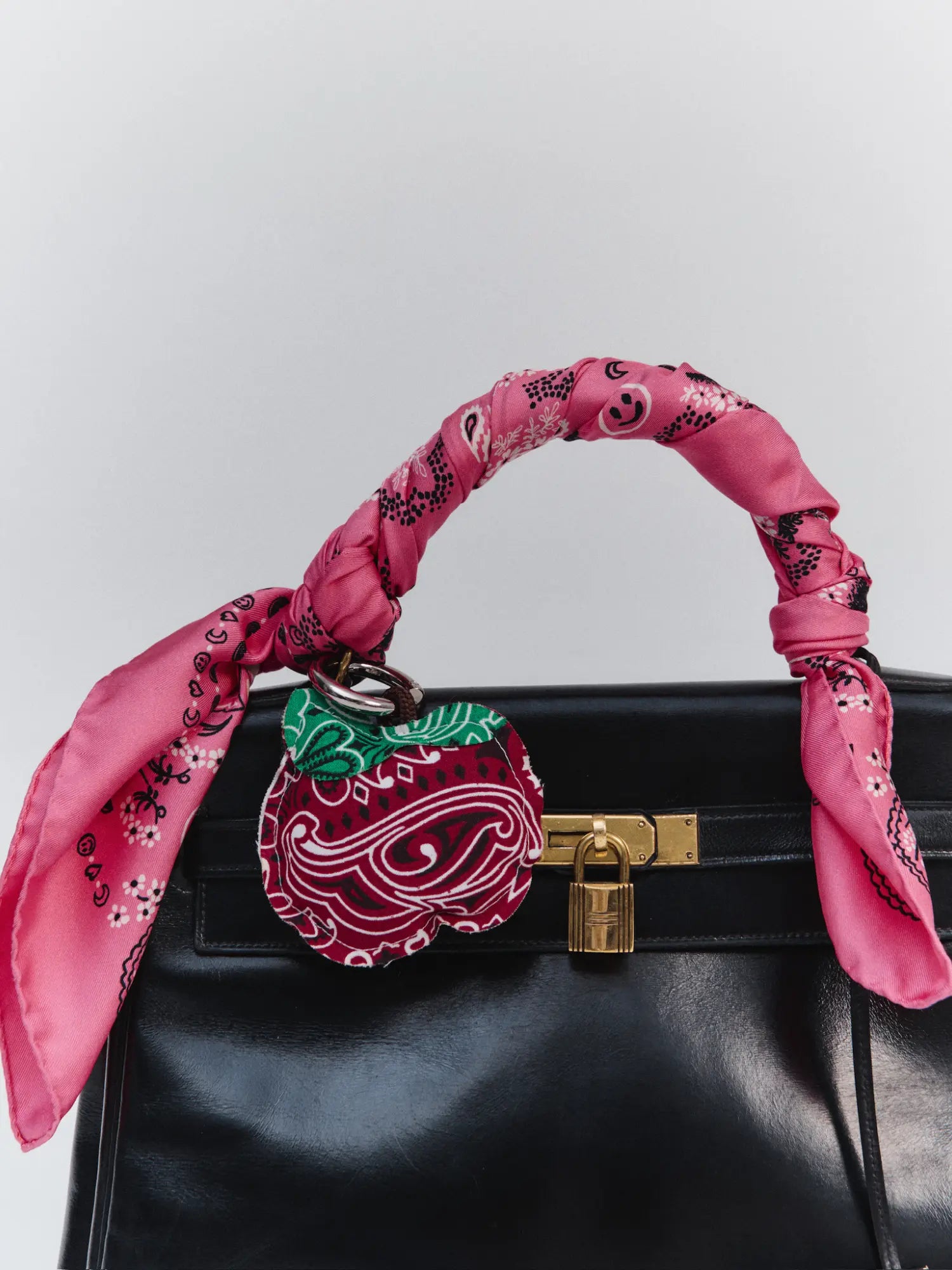 APPLE Keychain, Burgundy & Green