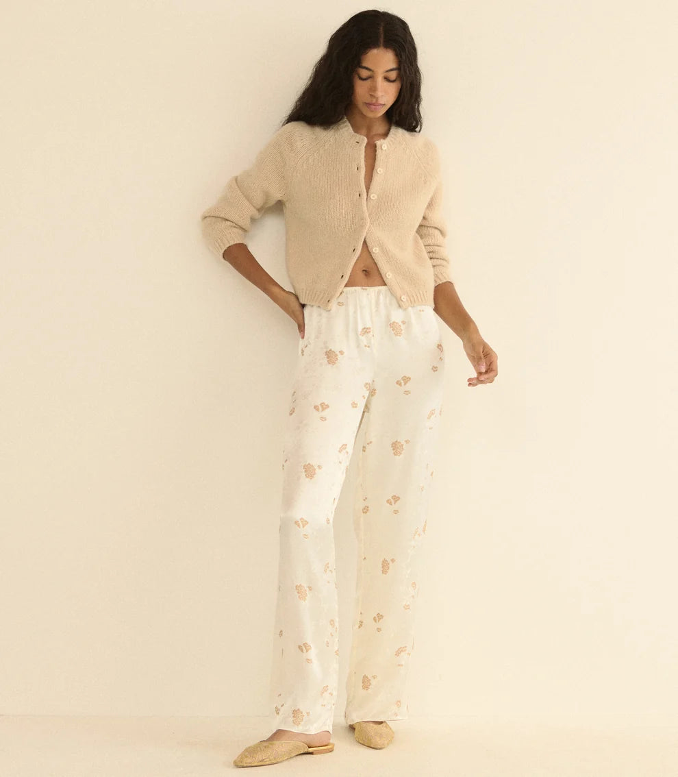 Darcy Cardigan, Almondine