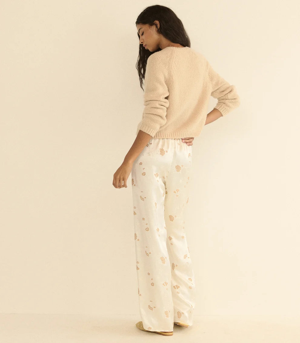 Darcy Cardigan, Almondine