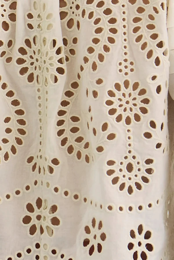 Jennifer Top, Ivory
