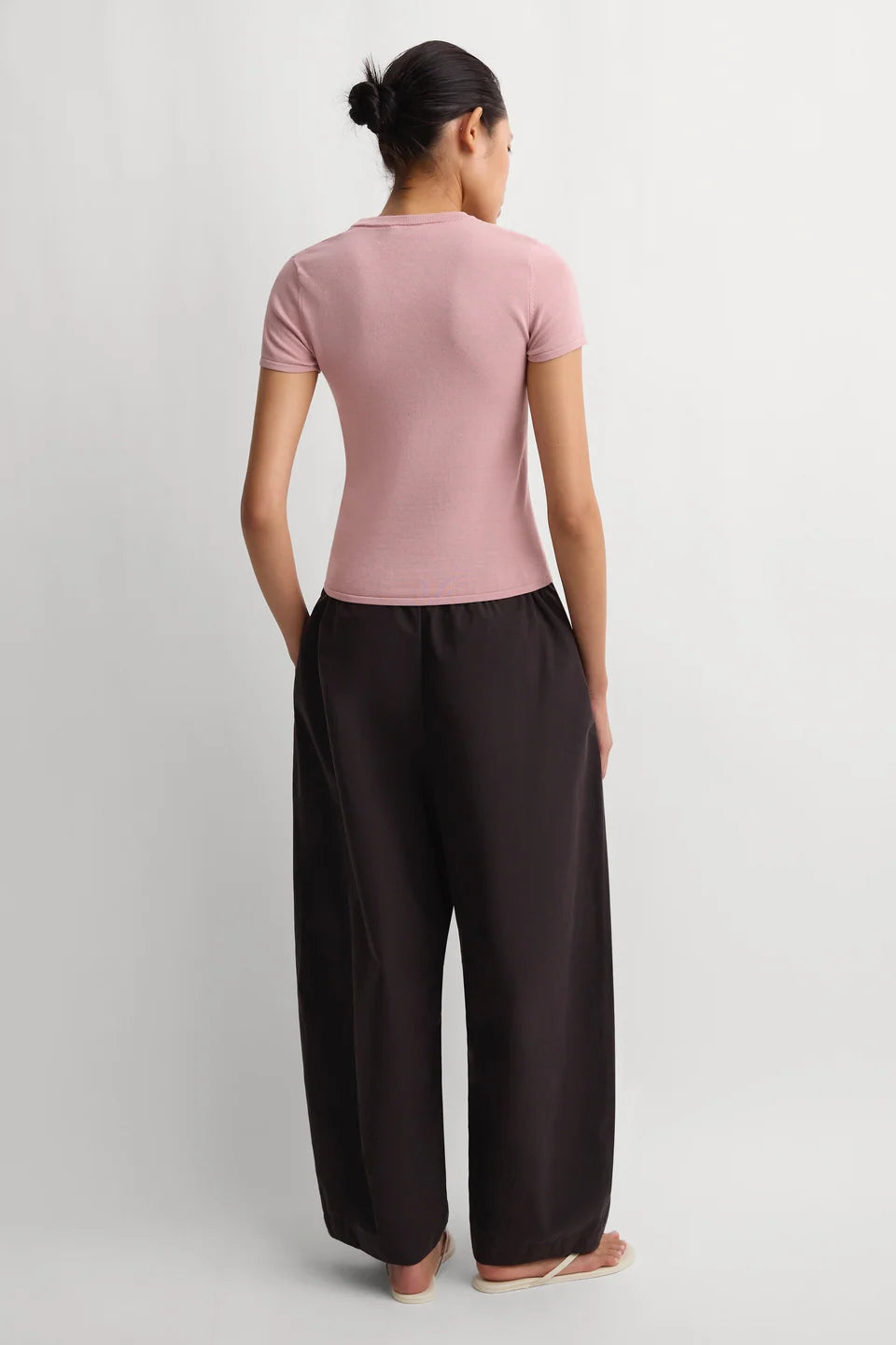 Baila Pant, Carob