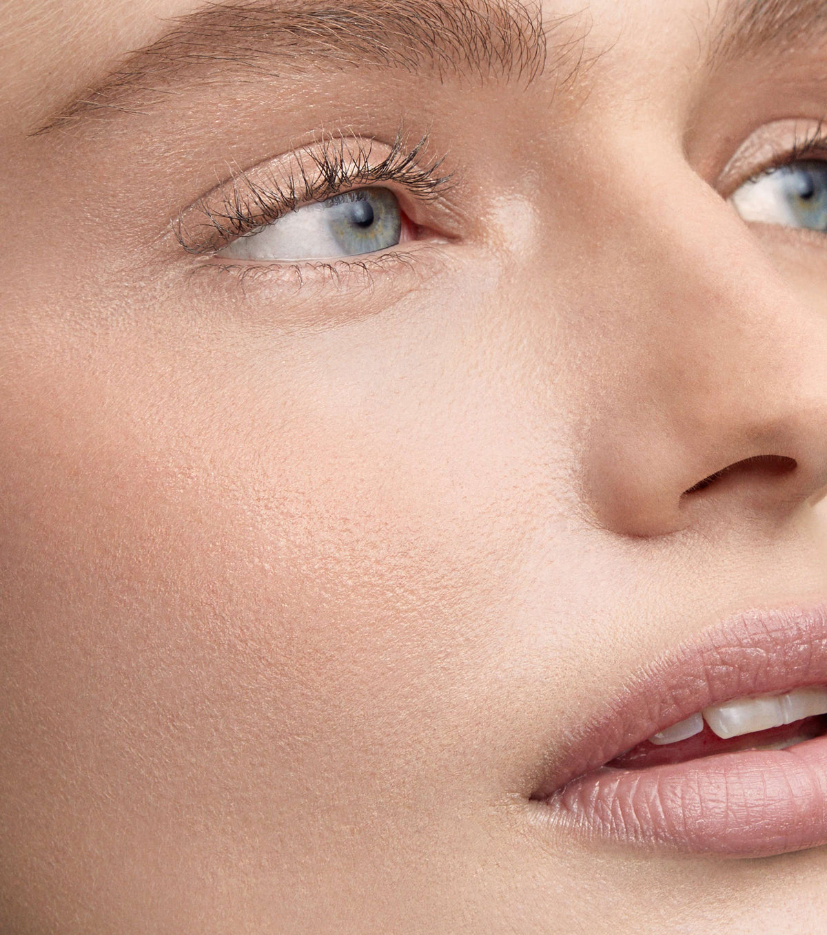Vital Skin Foundation Stick, Atelier II