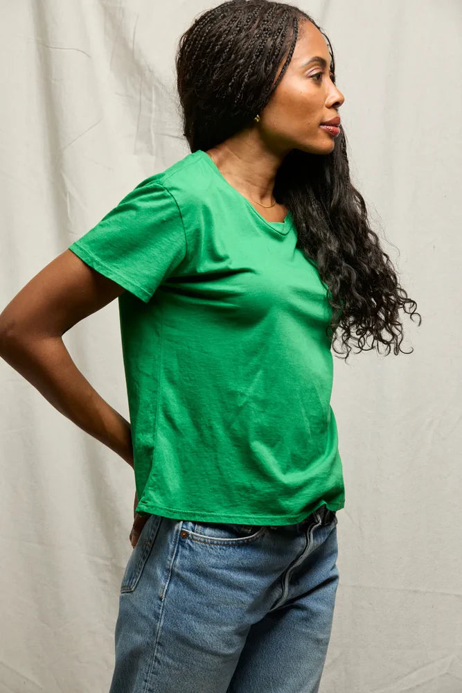 harley tee, grass
