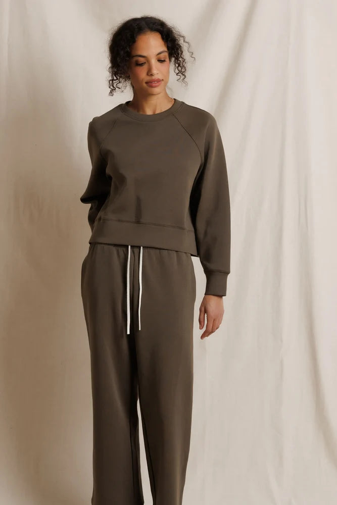 nell travel sweatshirt, dark olive