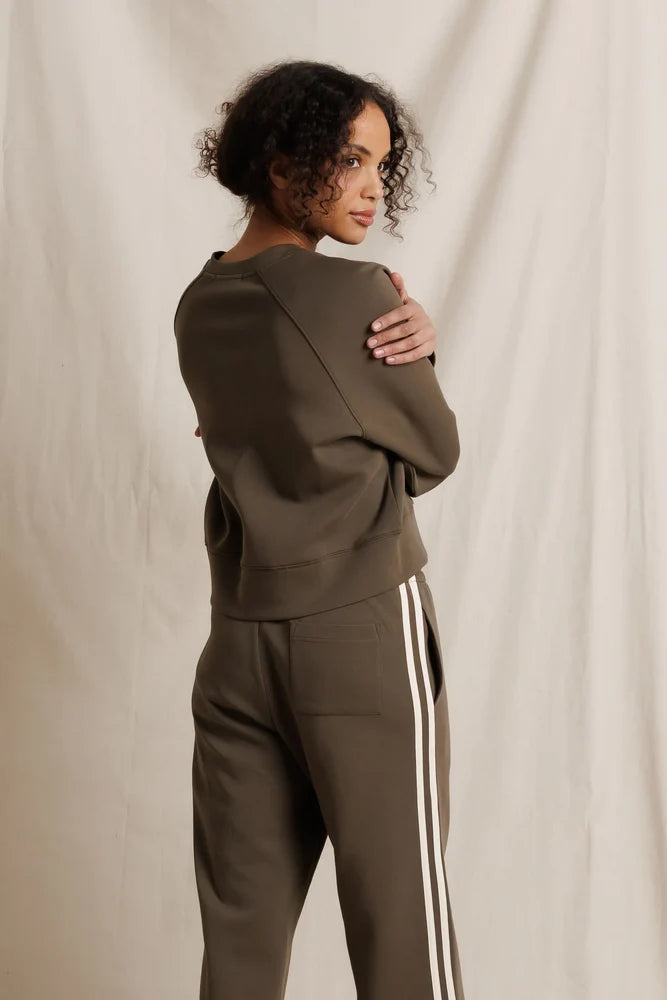 nell travel sweatshirt, dark olive