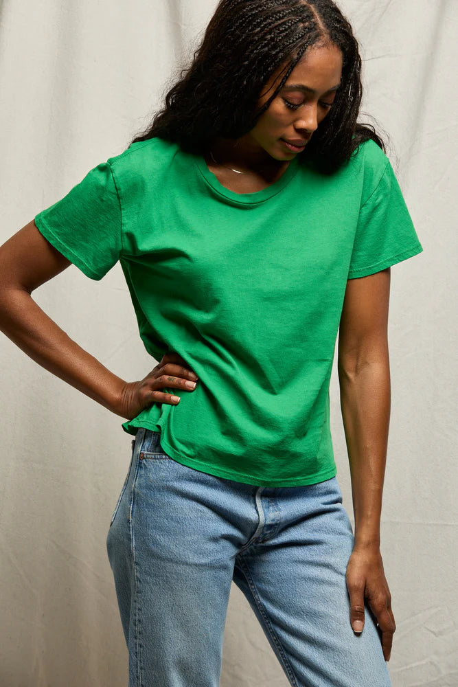 harley tee, grass