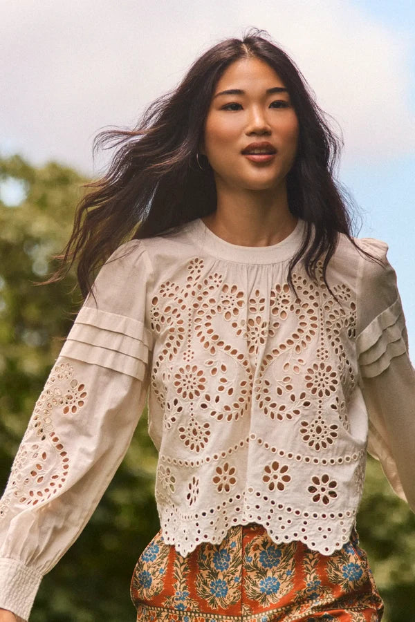 Jennifer Top, Ivory