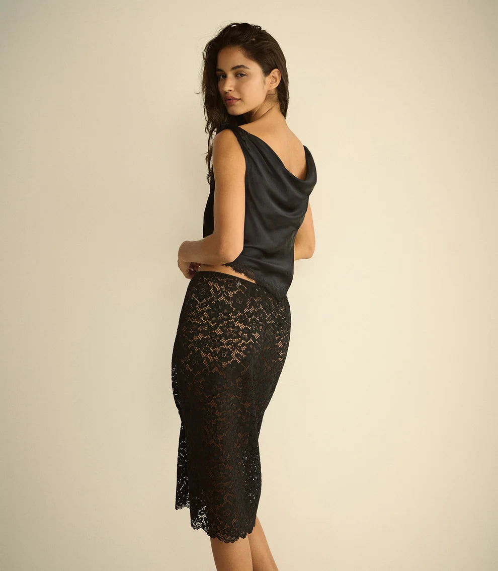 Manon Top, Black