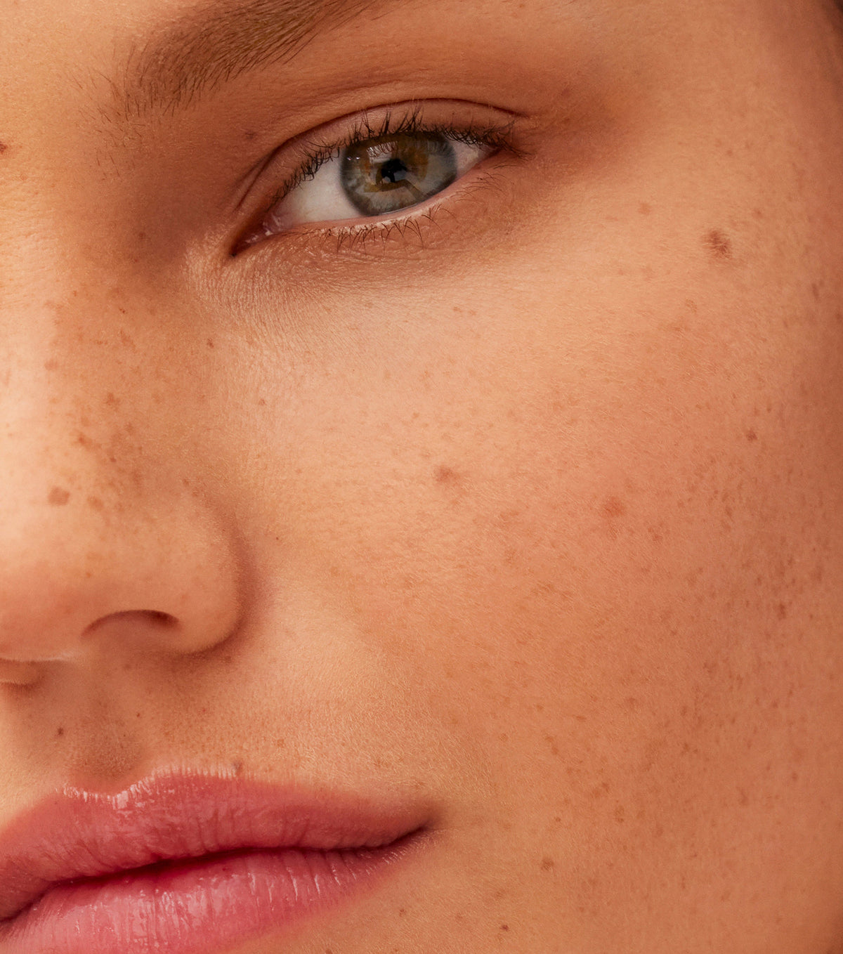 Vital Pressed Skincare Powder, Crème