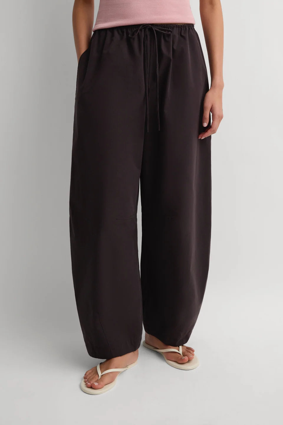 Baila Pant, Carob