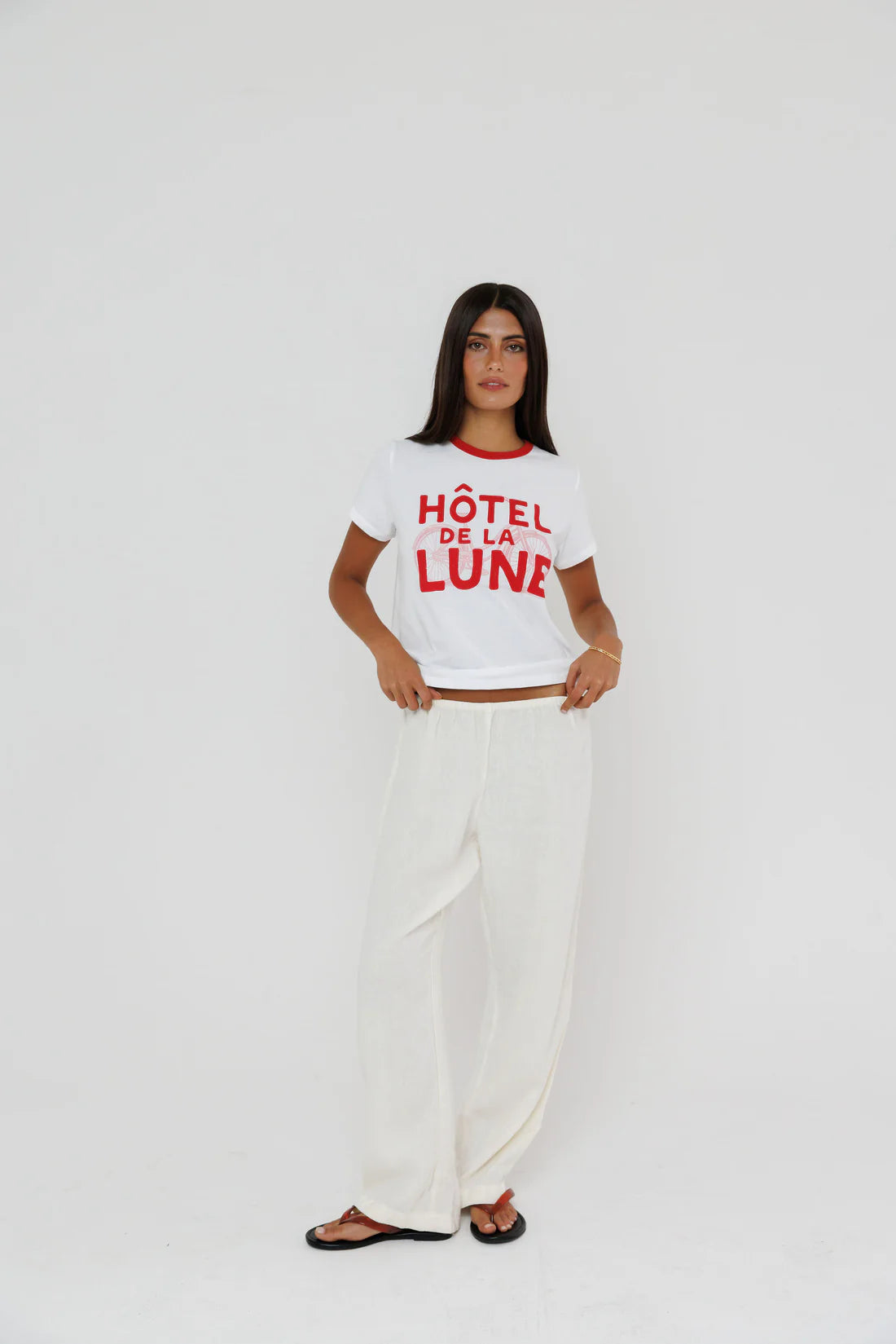 Hotel De La Lune, Ringer Tee