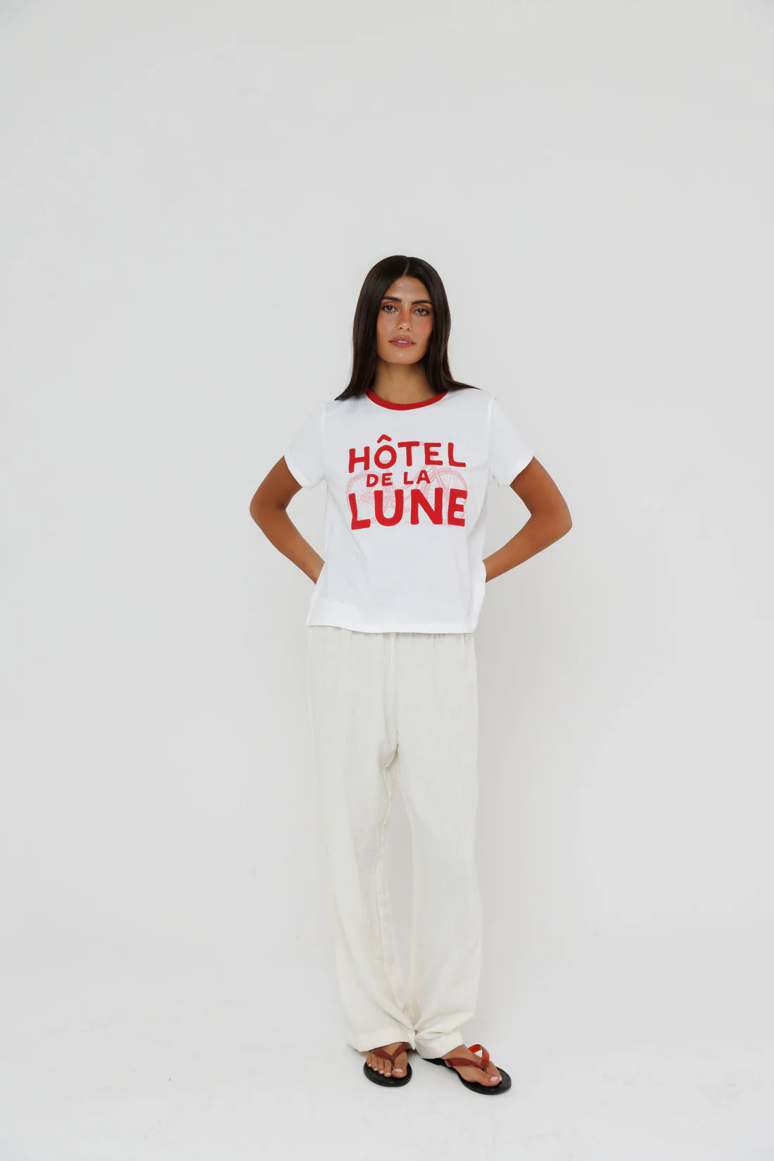 Hotel De La Lune, Ringer Tee