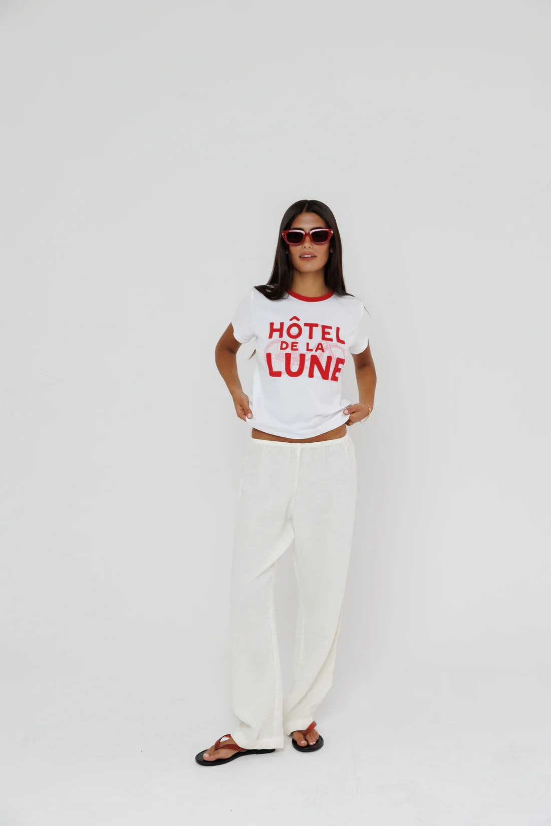 Hotel De La Lune, Ringer Tee