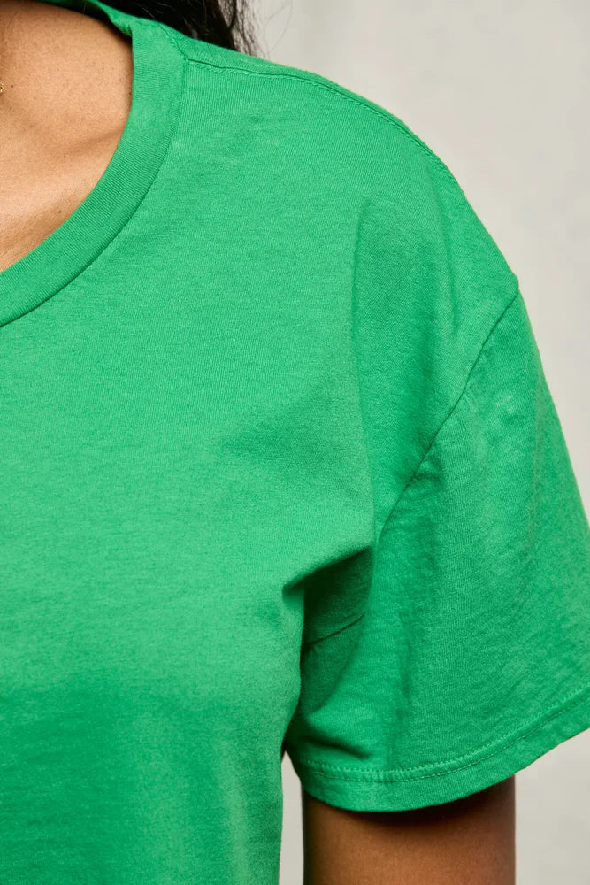 harley tee, grass