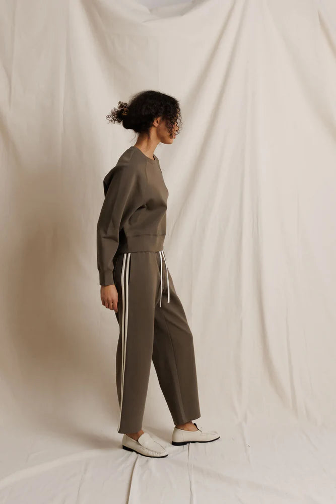nell travel sweatshirt, dark olive