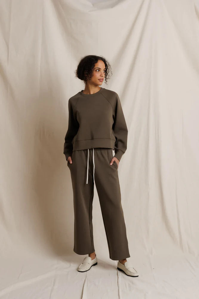 nell travel sweatshirt, dark olive