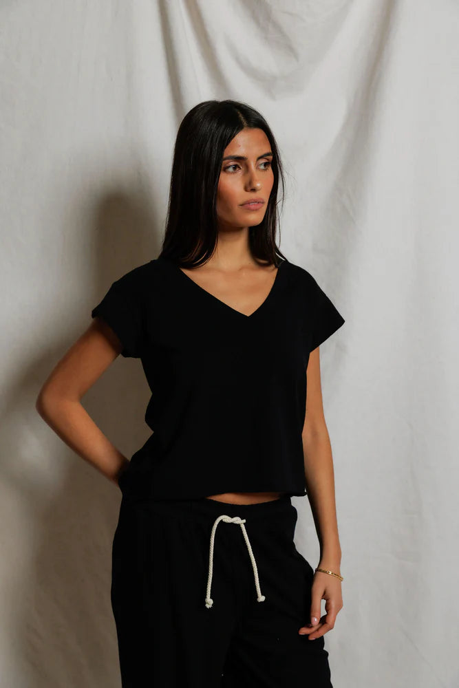pearl v neck, true black