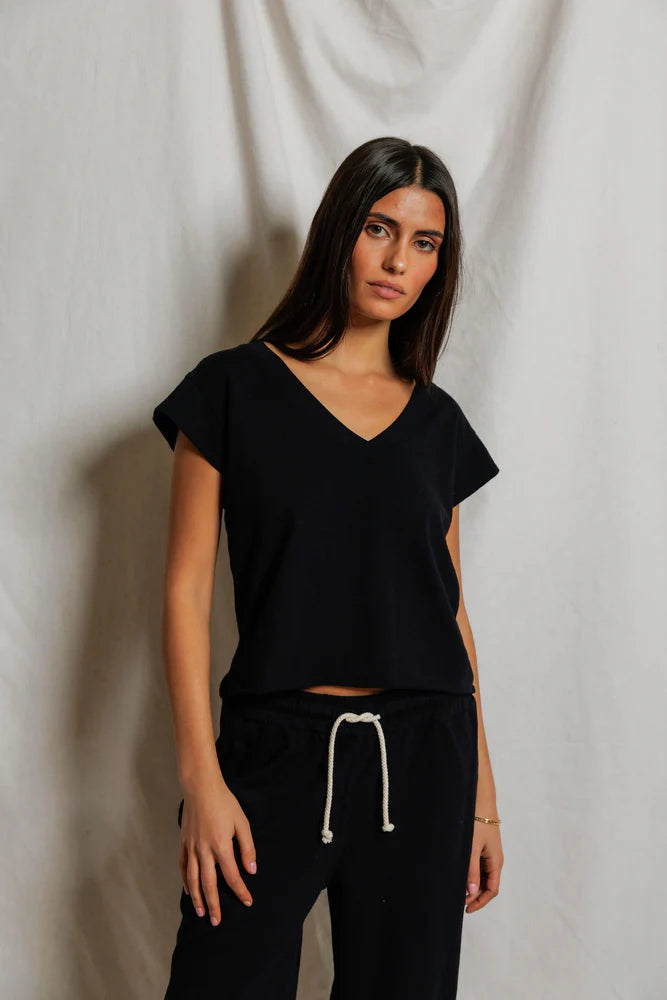 pearl v neck, true black