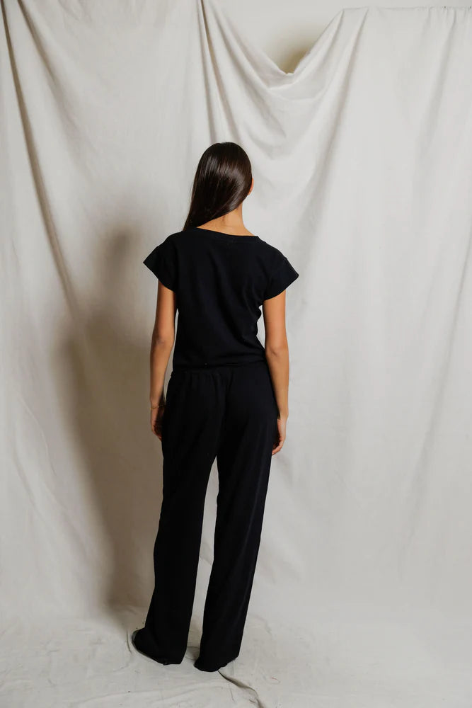 pearl v neck, true black