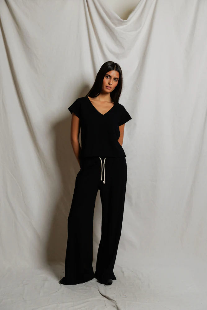 pearl v neck, true black